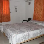 Room In Apartment - Green Sea Villa Helen Inn Located At Kilometer 4 Circunvalar
