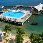 Apartamento en Sun Rise con Vista al Mar y Playa Privada