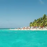 Frente A La Mejor Playa De La Isla: Vista Hermosa