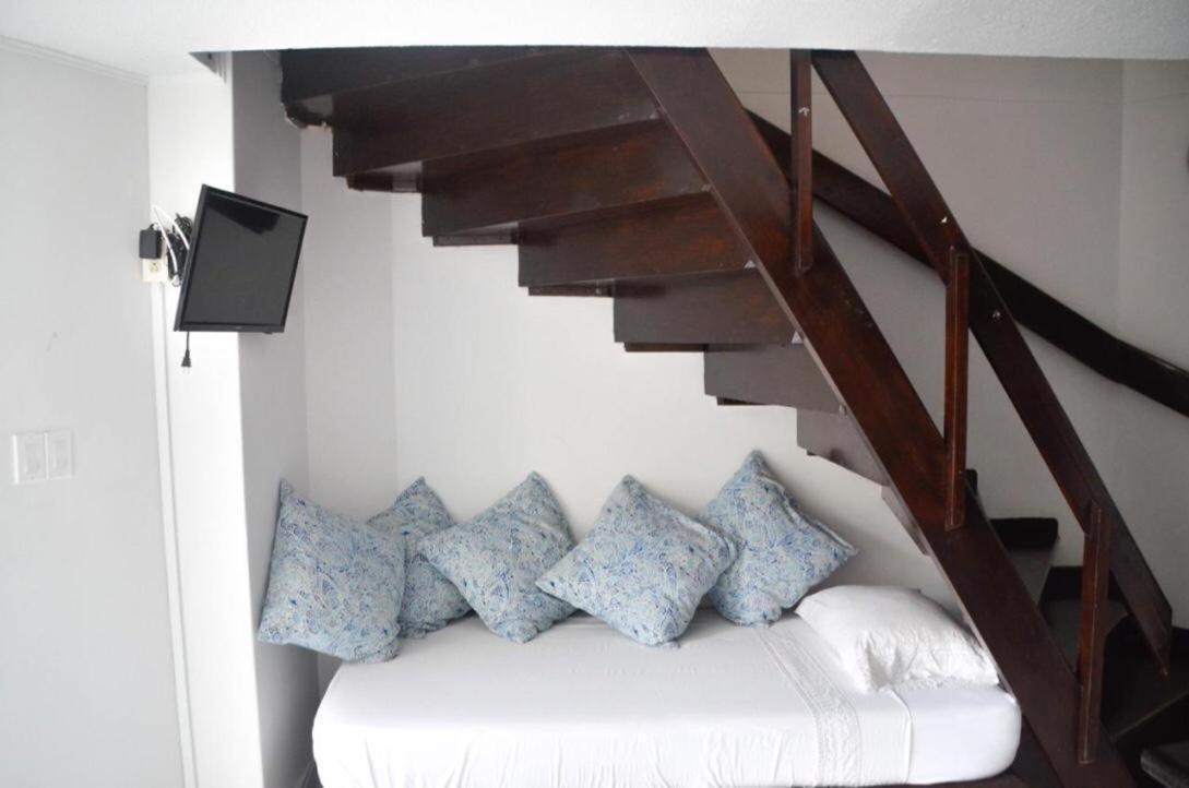 By -top Location San Andres-