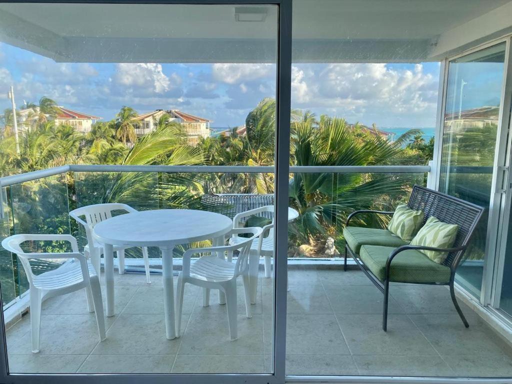 By -top Location San Andres-