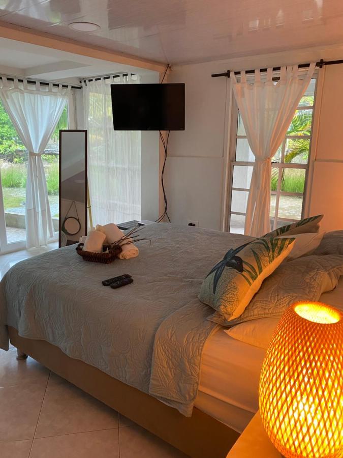 Islander House On Rocky Cay Inn