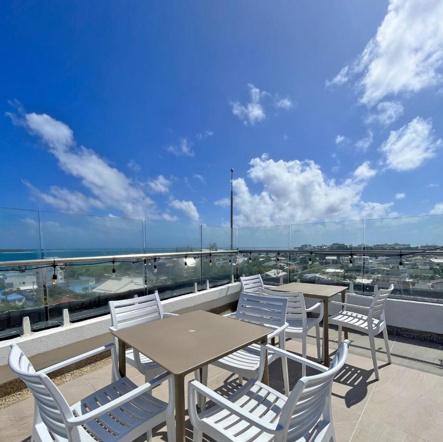 Hotel Azure Lofts & Pool