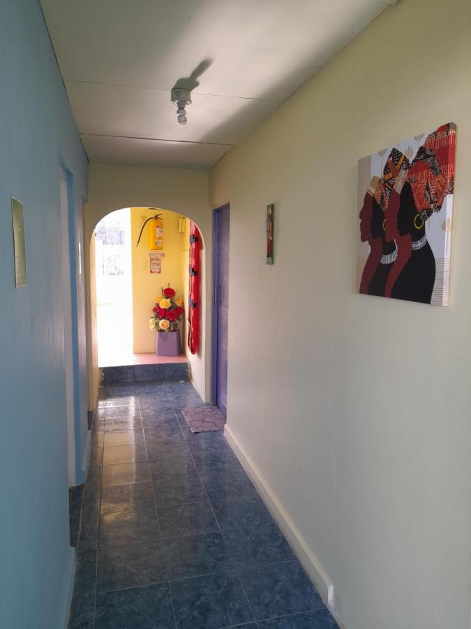 Henry Sede Centro Inn