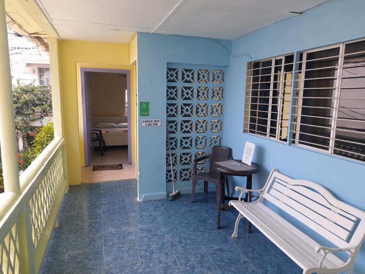Henry Sede Centro Inn