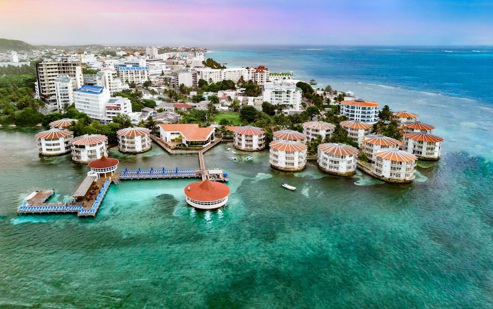 Decameron Aquarium