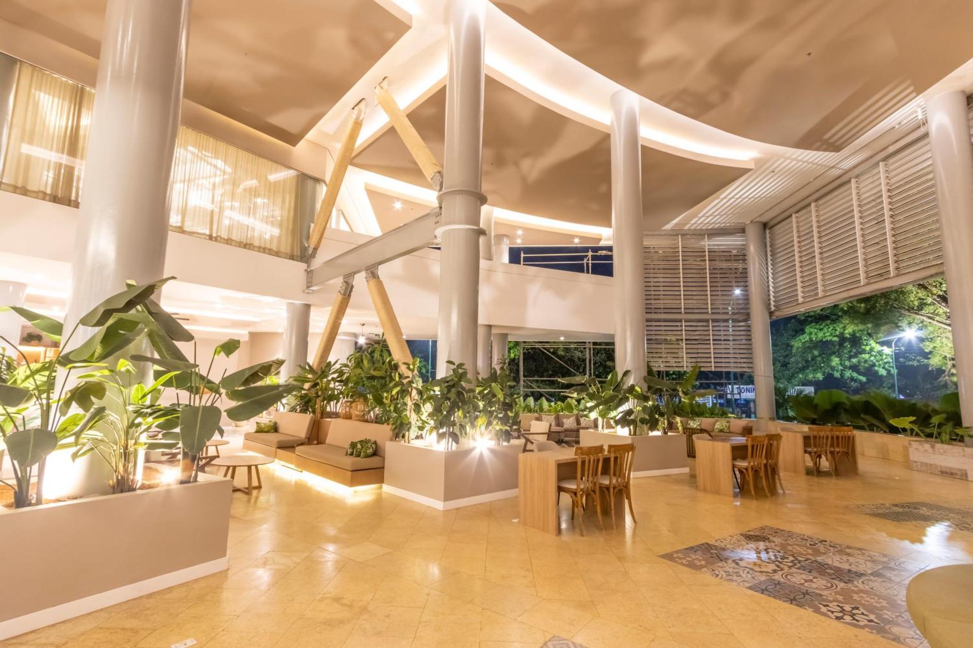 Hotel Grand Sirenis 5*