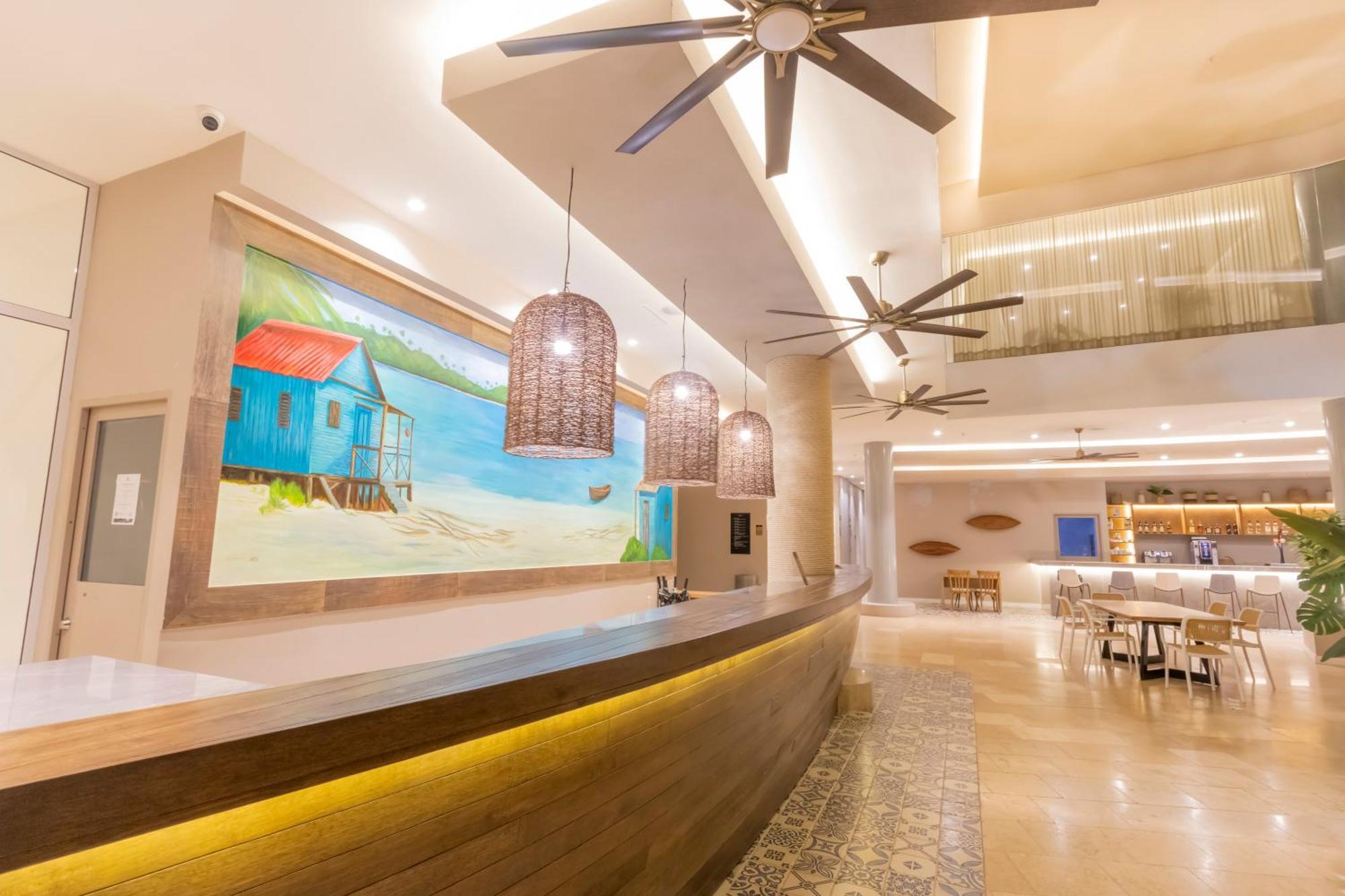 Grand Sirenis Hotel