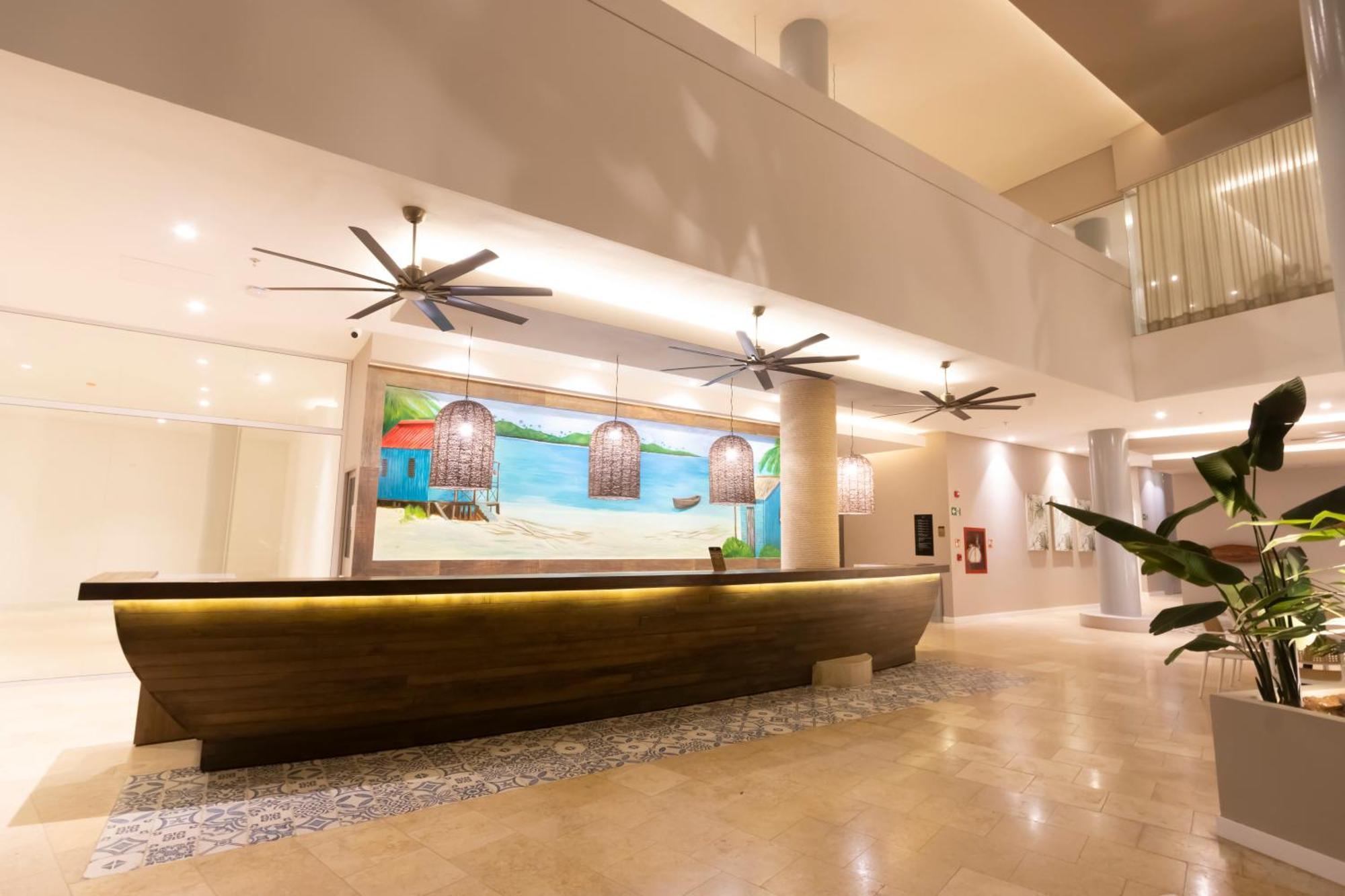 Grand Sirenis Hotel