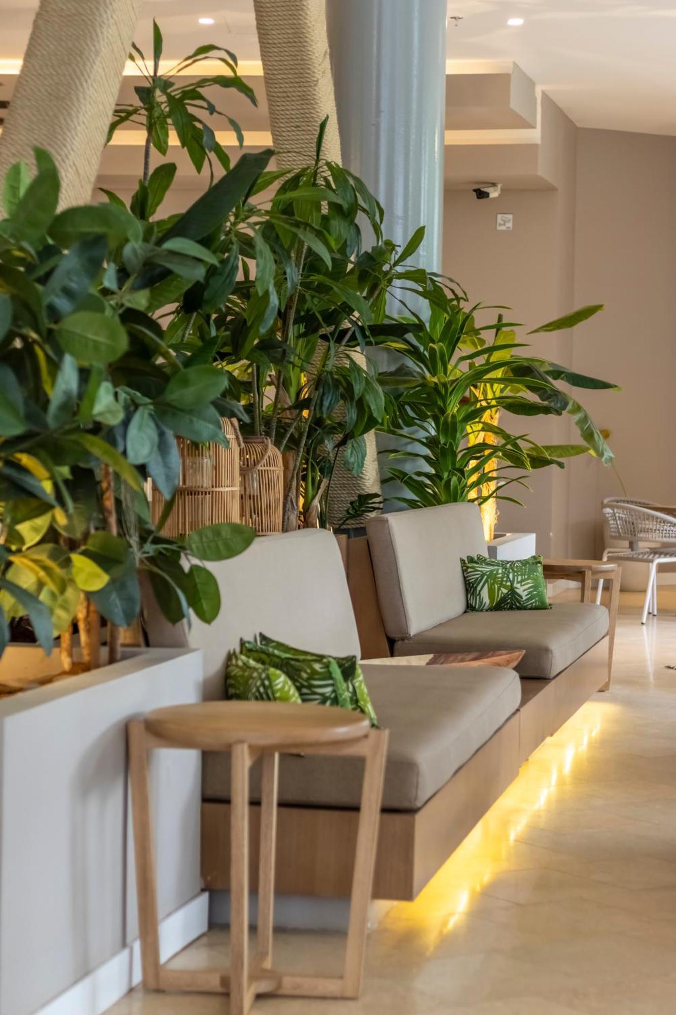 Hotel Grand Sirenis 5*