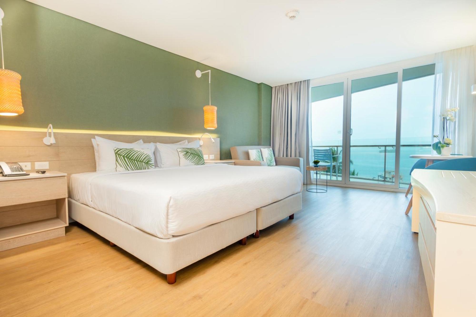 Grand Sirenis Hotel