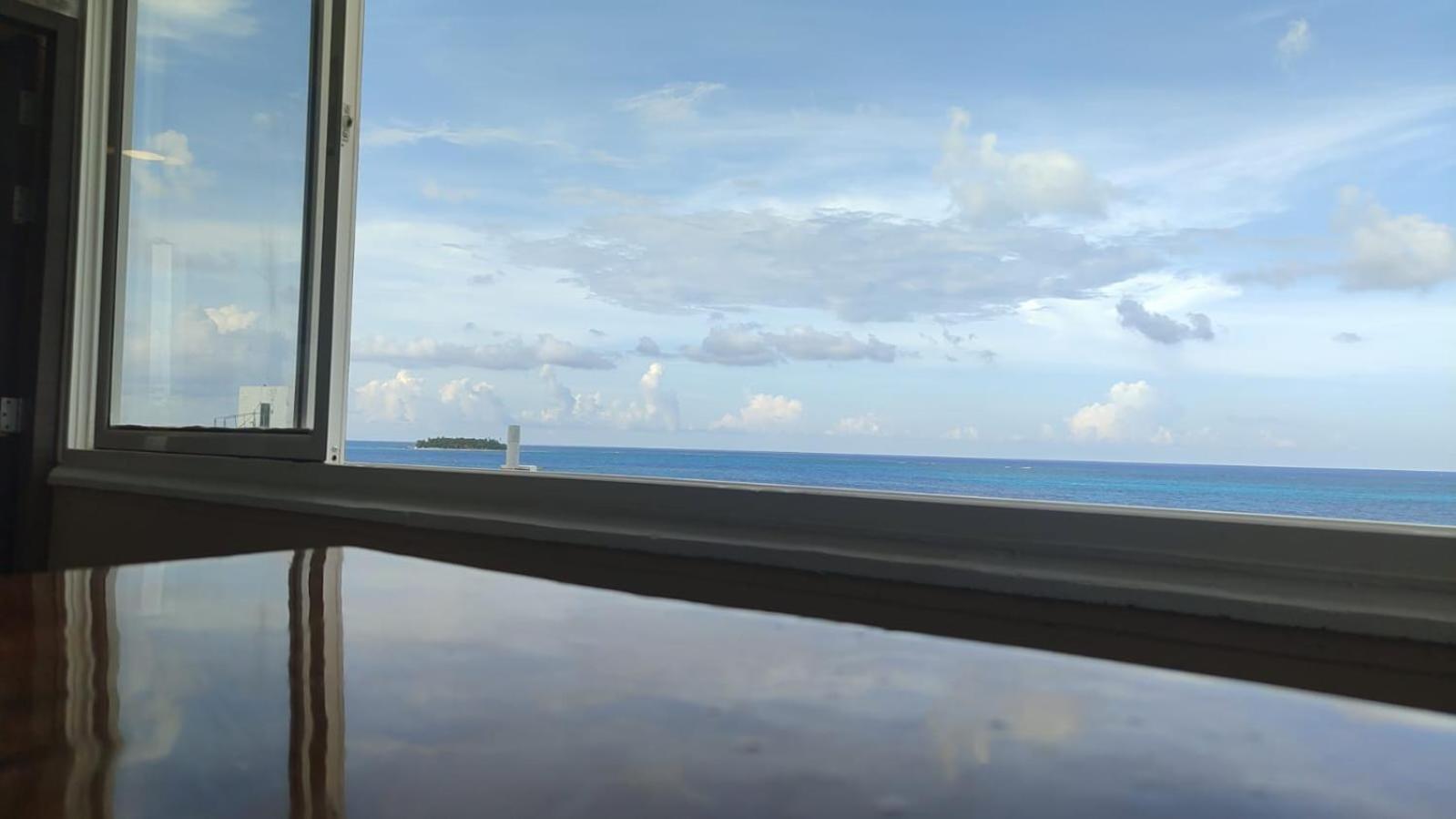 Commodore Bay Club *
