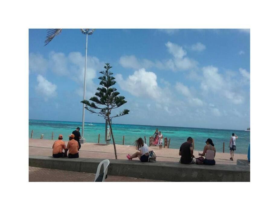 Frente A La Mejor Playa De La Isla: Vista Hermosa *