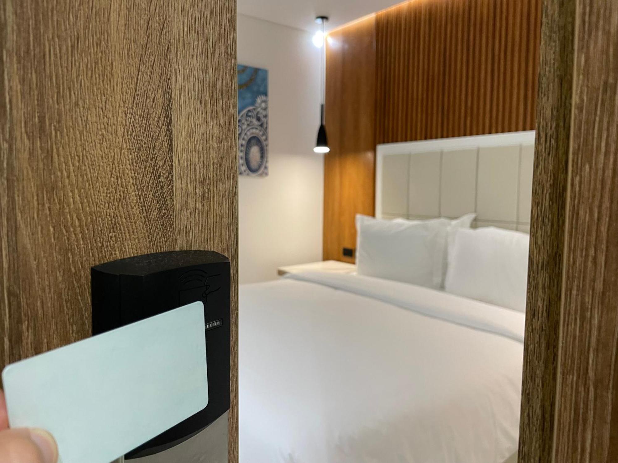Hotel 111 *