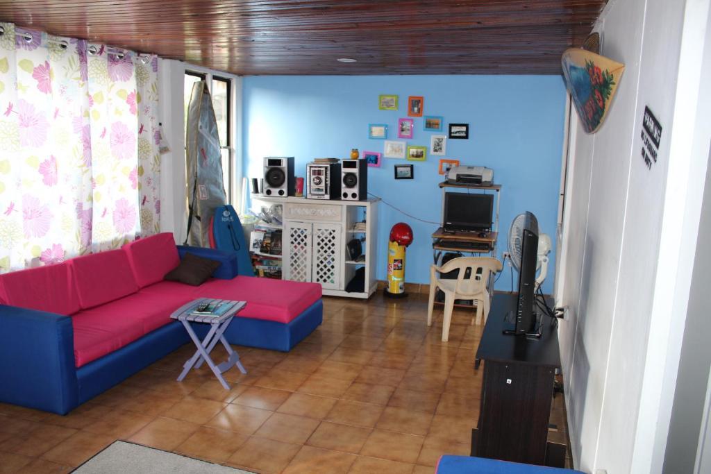 Blue Almond - Hostel *