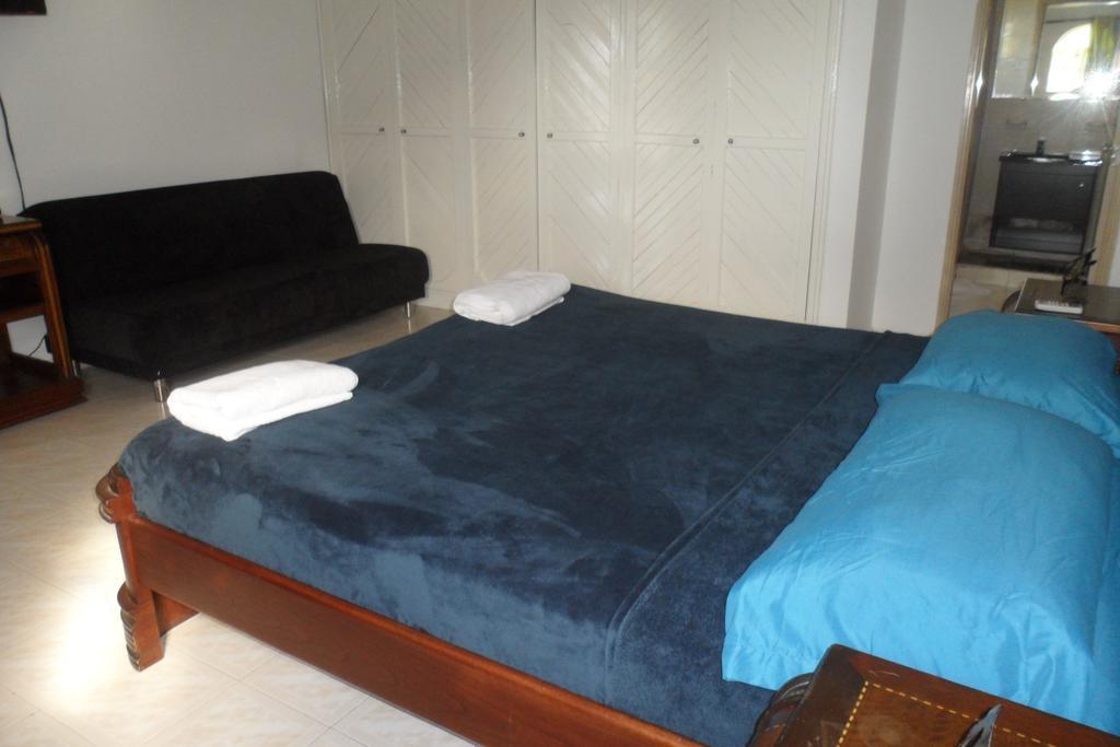Mary Hosting Sarie Bay * San Andres (San Andres and Providencia Islands)