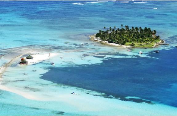 Mary Hosting Sarie Bay San Andres (San Andres and Providencia Islands)