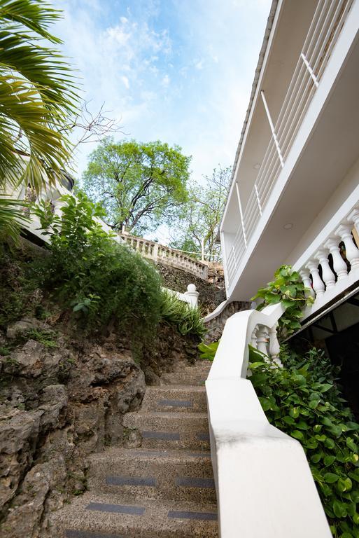 The Rock House Eco (adults Only) Bed and breakfast 2*