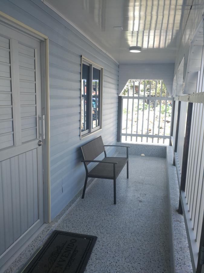 Inn Islander's Blue House *
