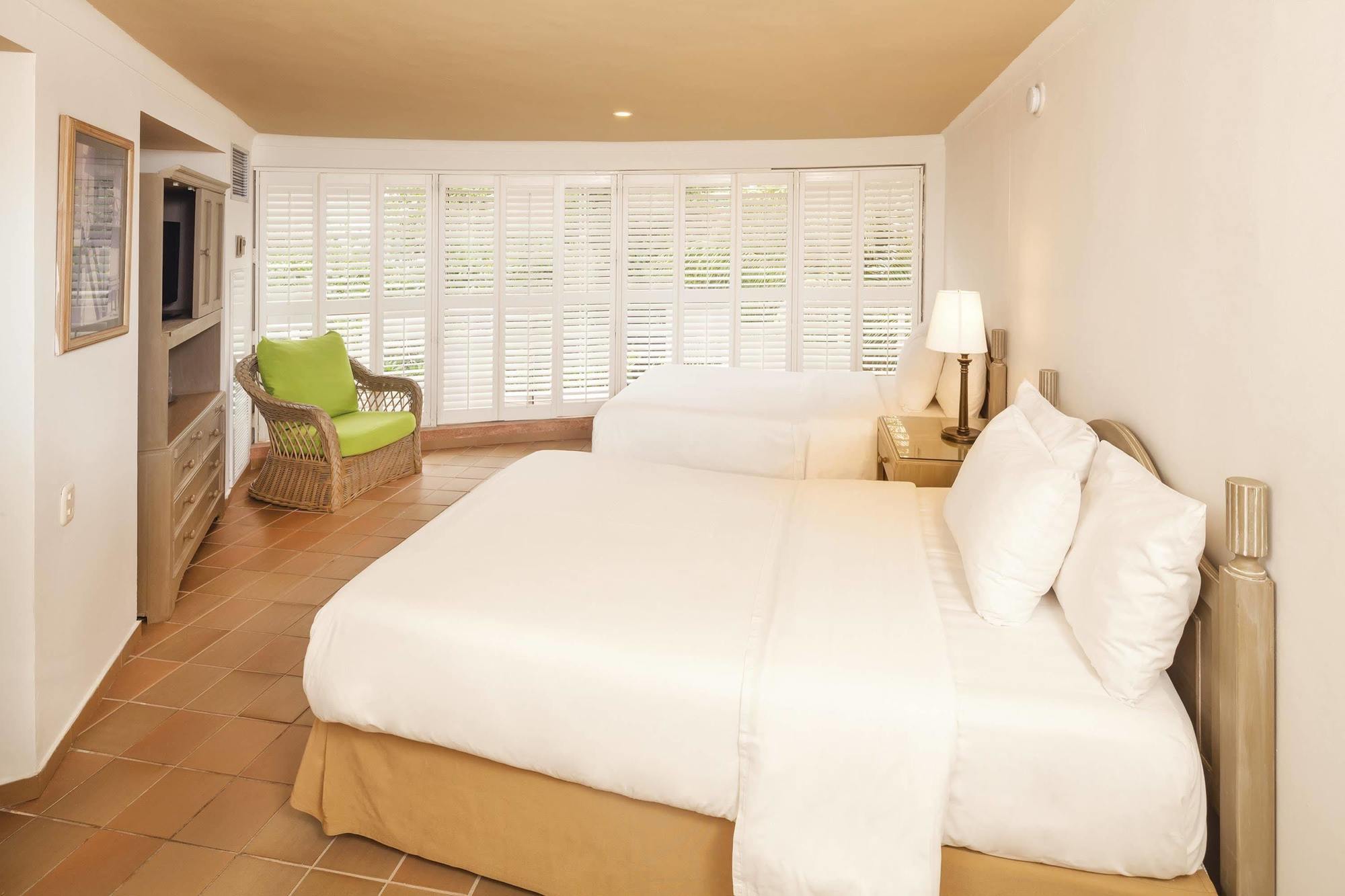 Decameron Aquarium 3*