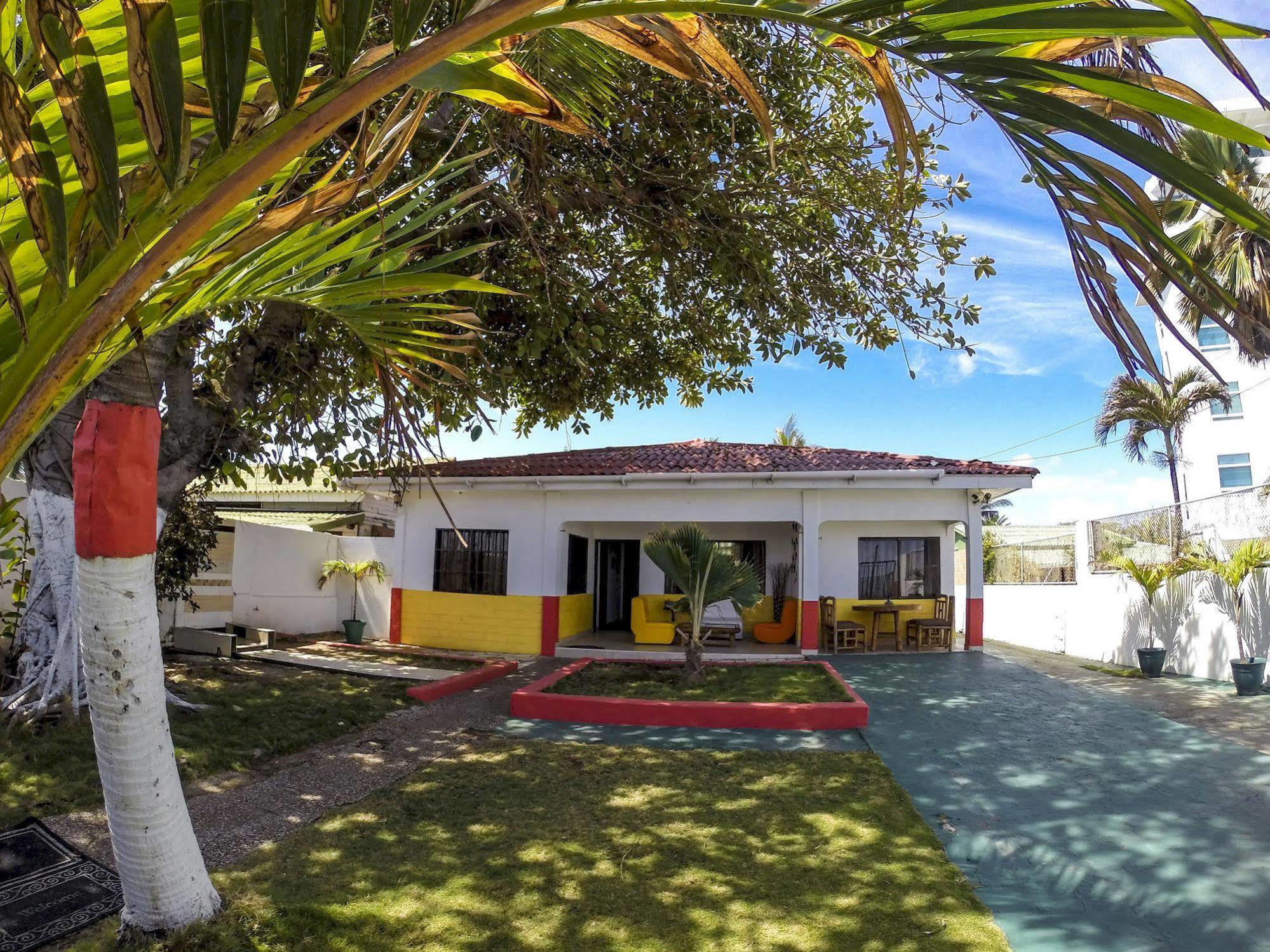 Sarie Bay Hostal