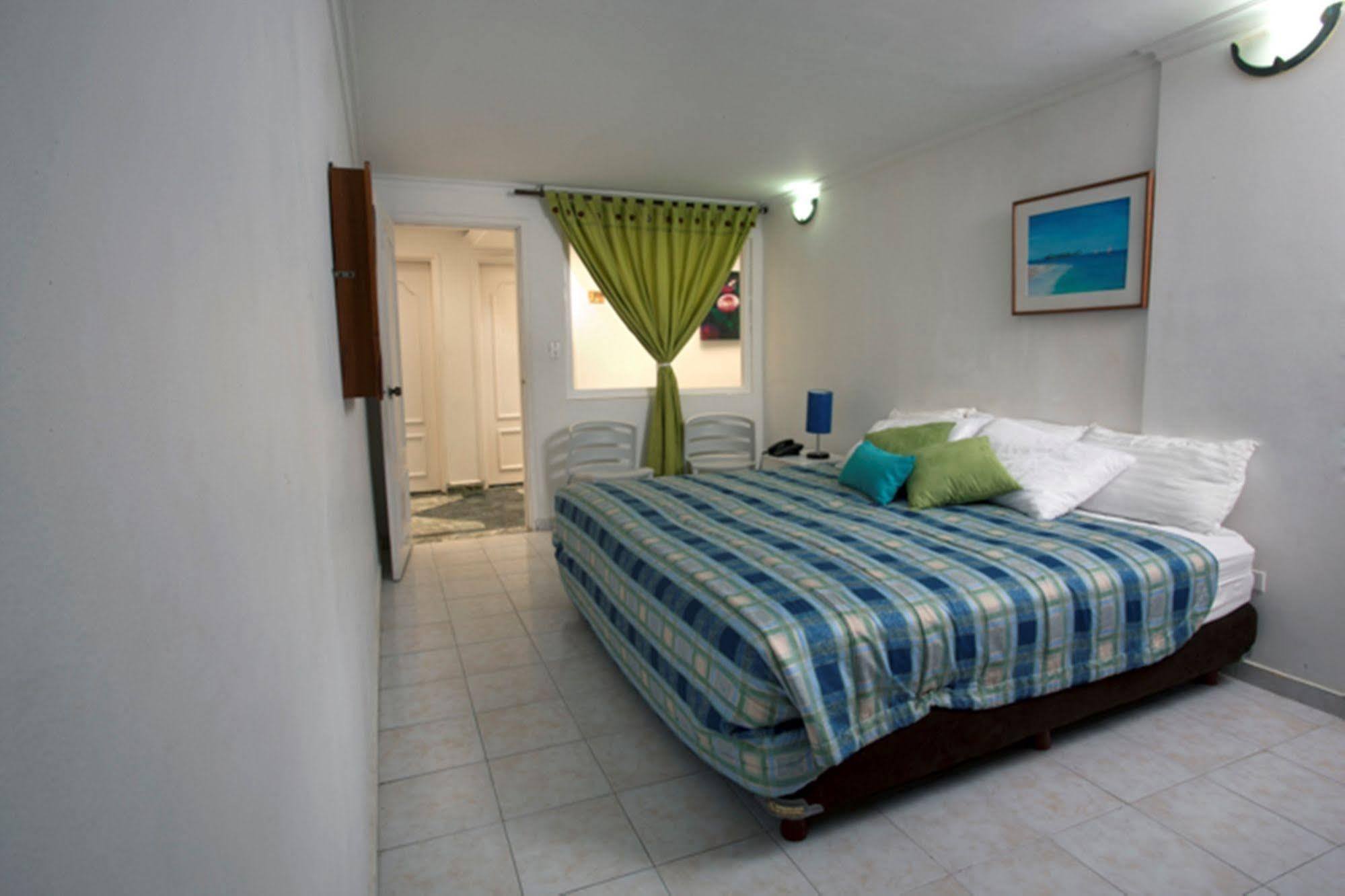 On Vacation Coral Flower 2*