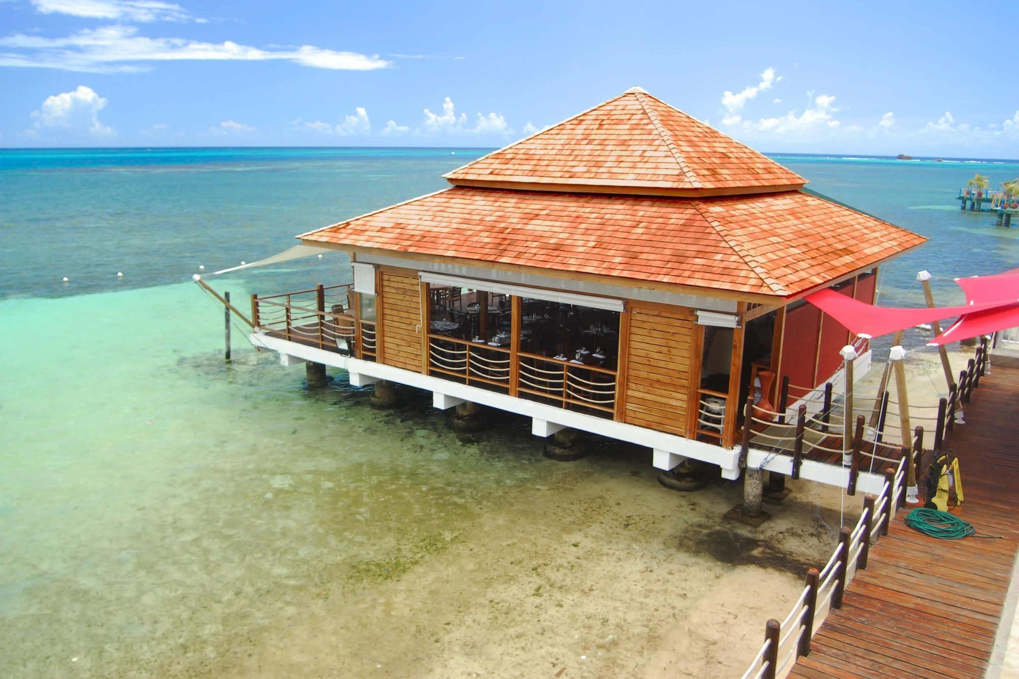 Decameron Delfines -