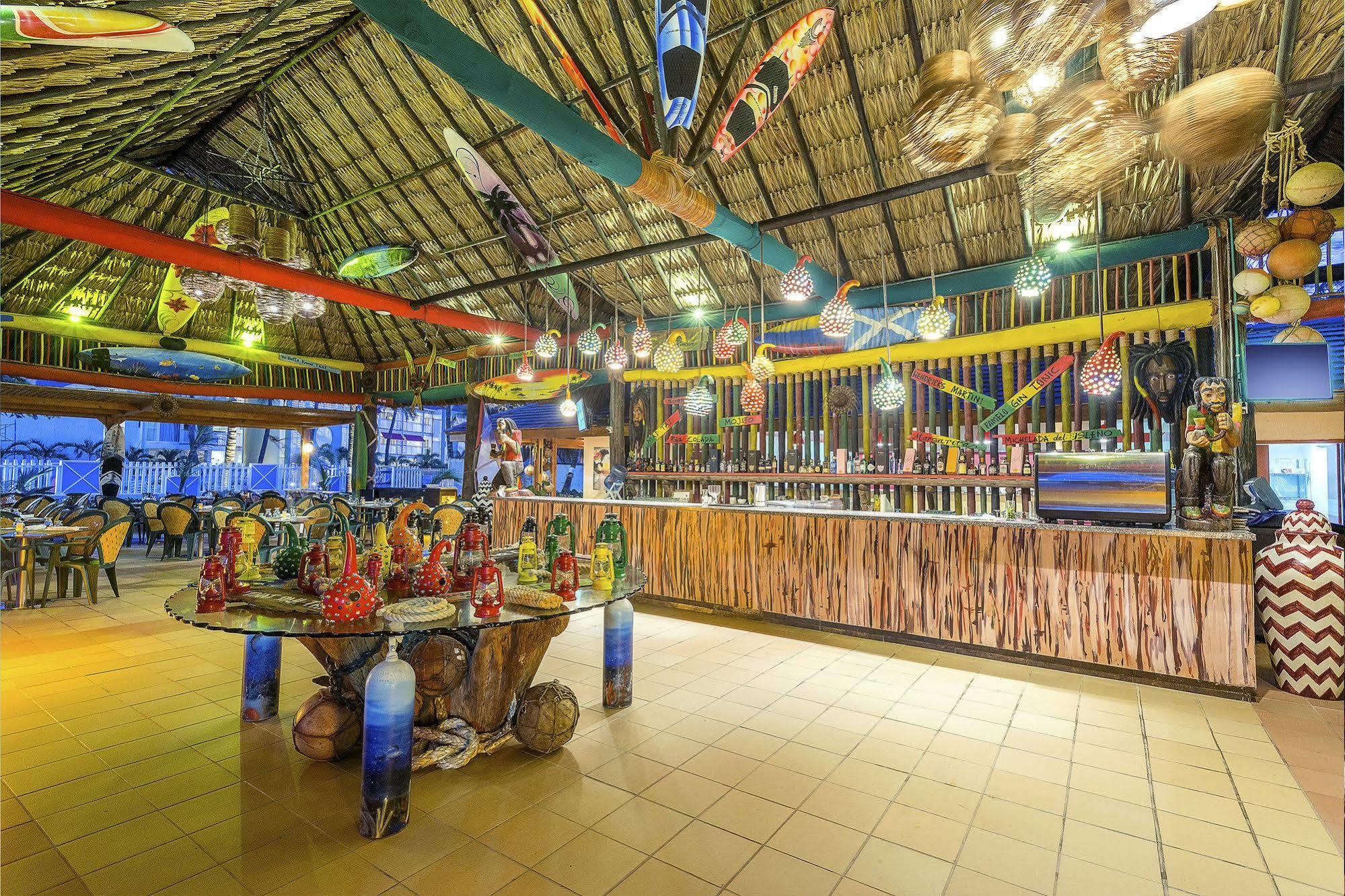 Hotel Decameron Isleno 4*