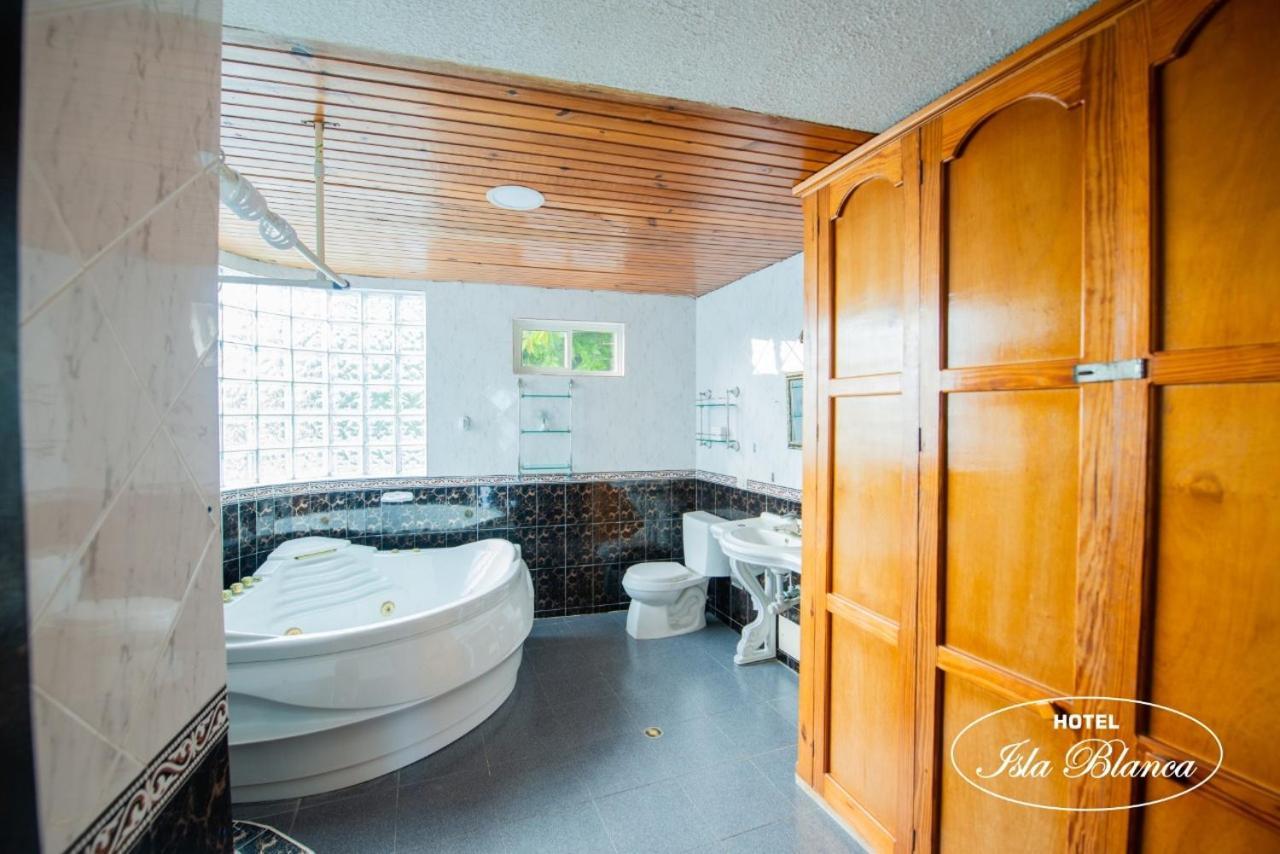 Isla Blanca Hotel *