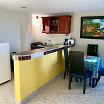 Hostal Luna Azul Tropical