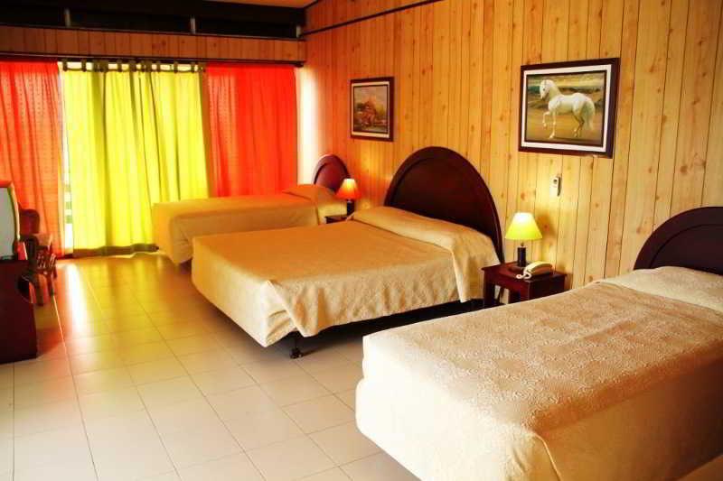 Apartahotel Tres Casitas Hotel