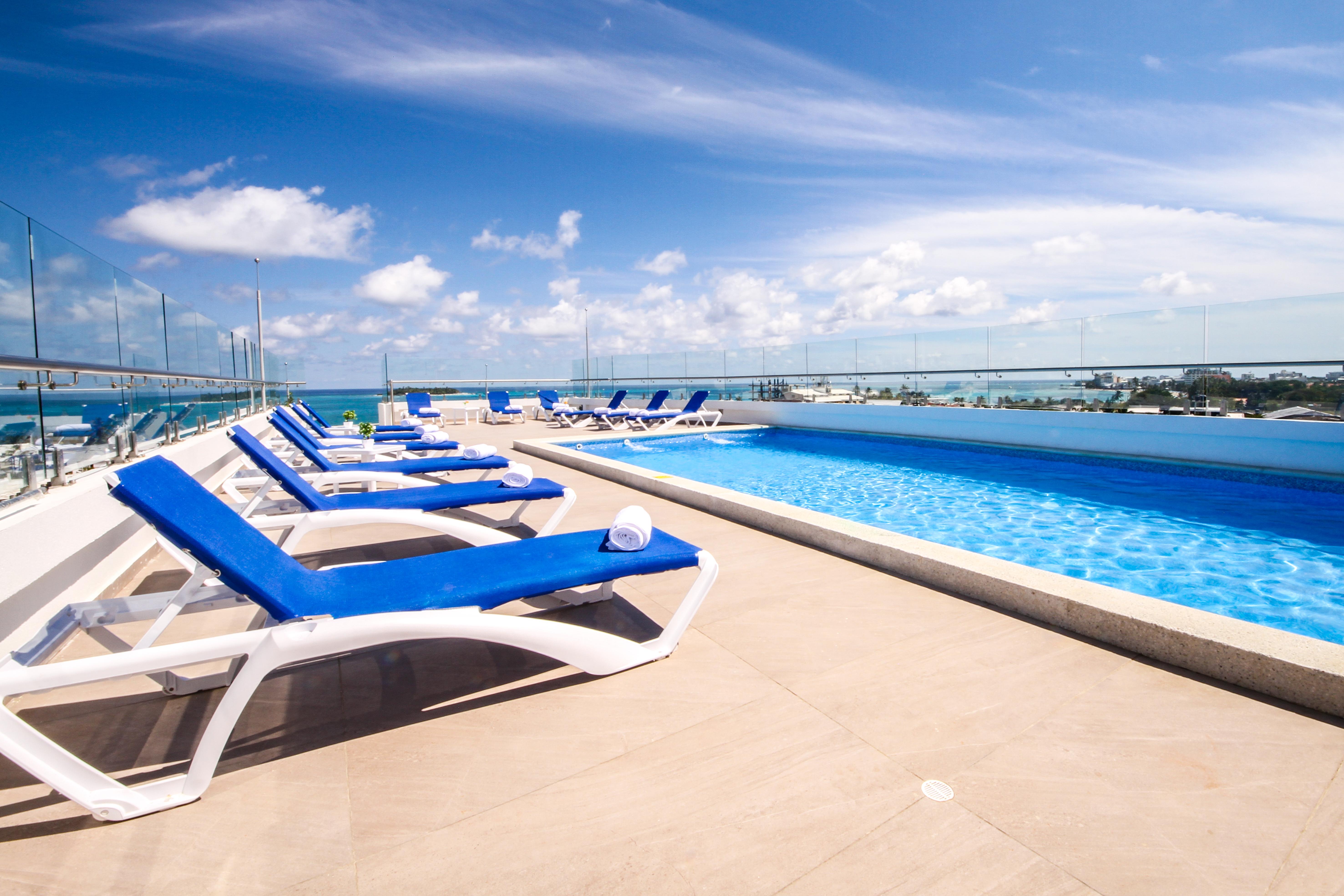 Azure Lofts & Pool Hotel 3*