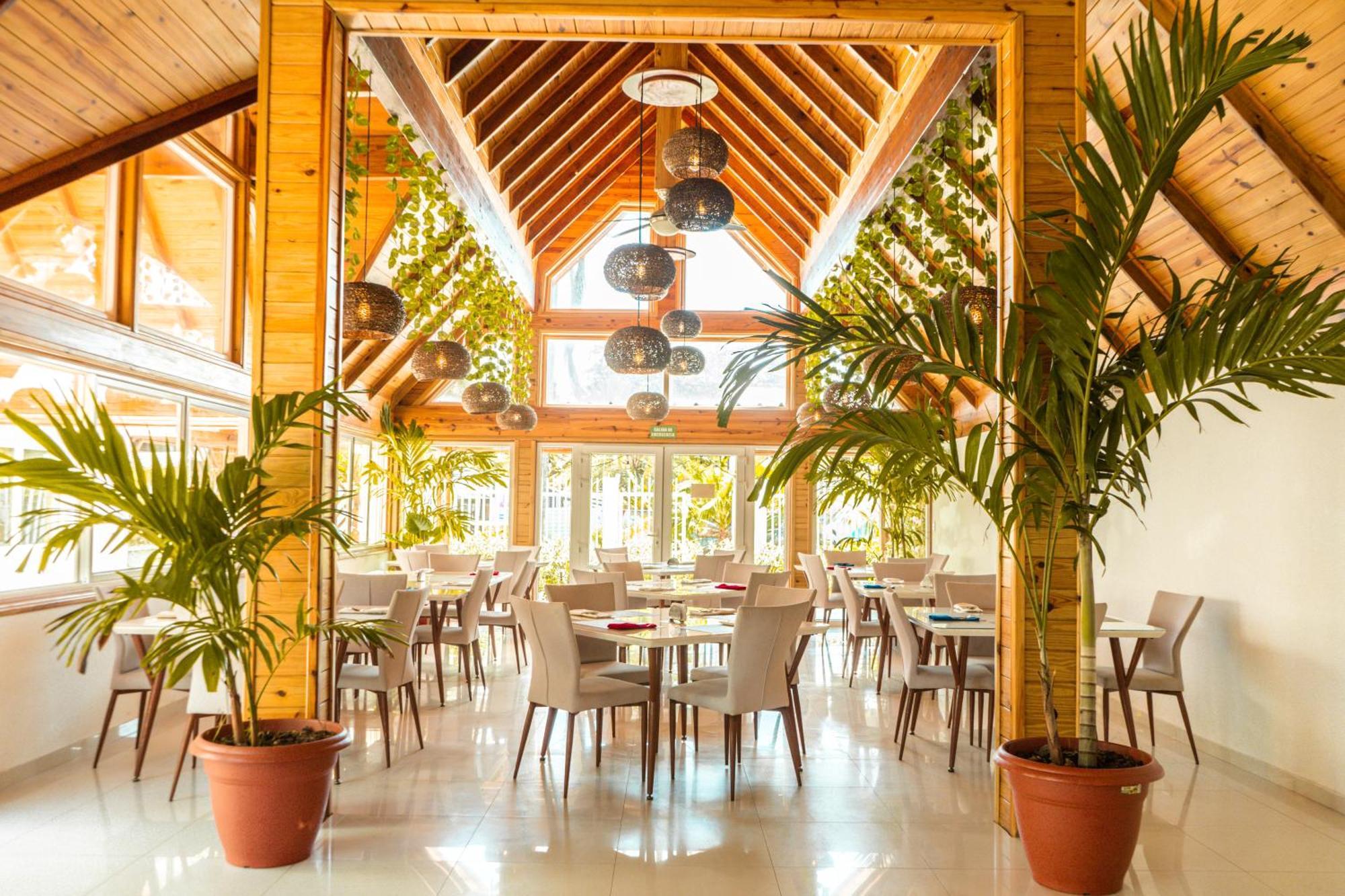 Caribbean Coral Hotel 4*