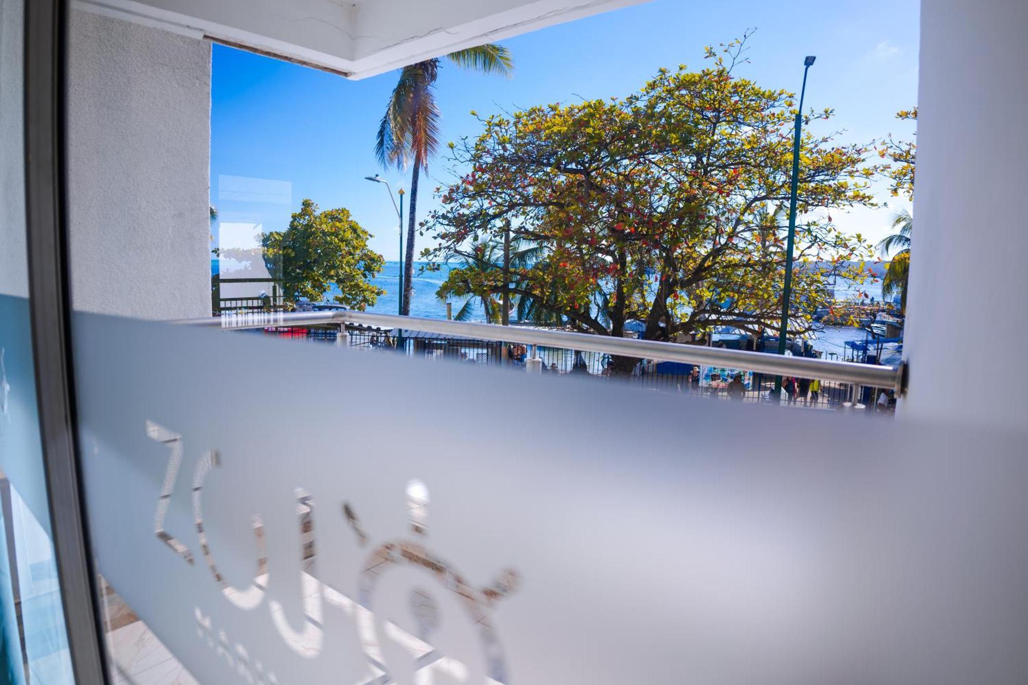 Zojo Marina Bay Inn *
