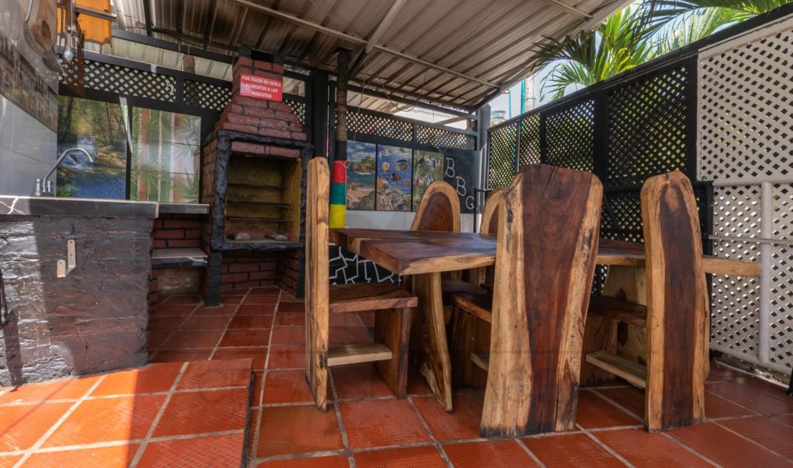 El Galy Su Familiar Hostal