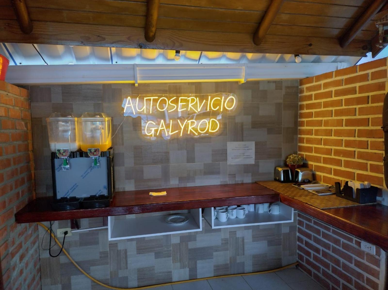 El Galy Su Familiar Hostal