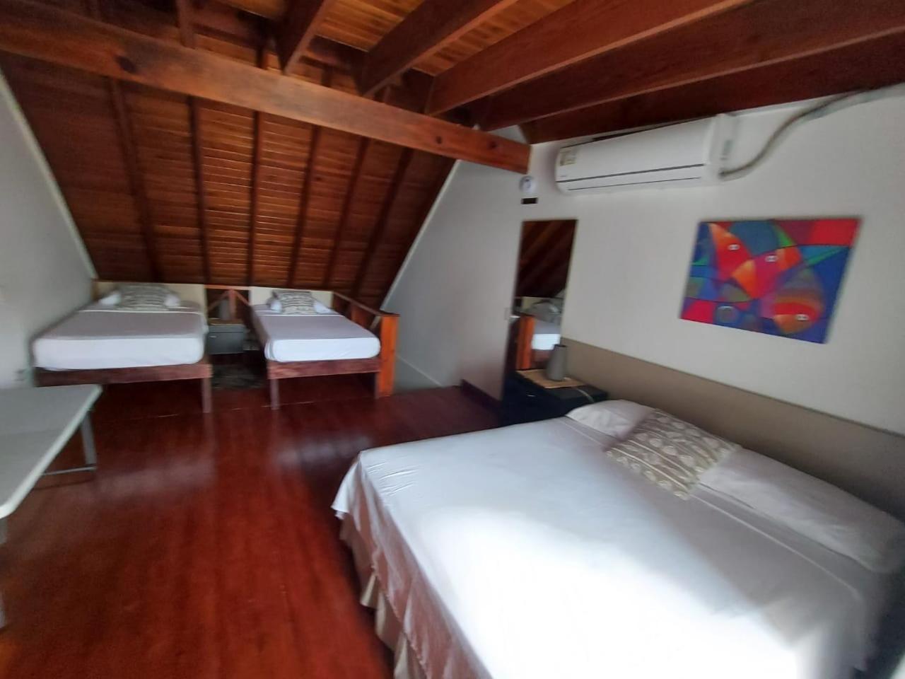Conchy's Beachside Loft Apartamento