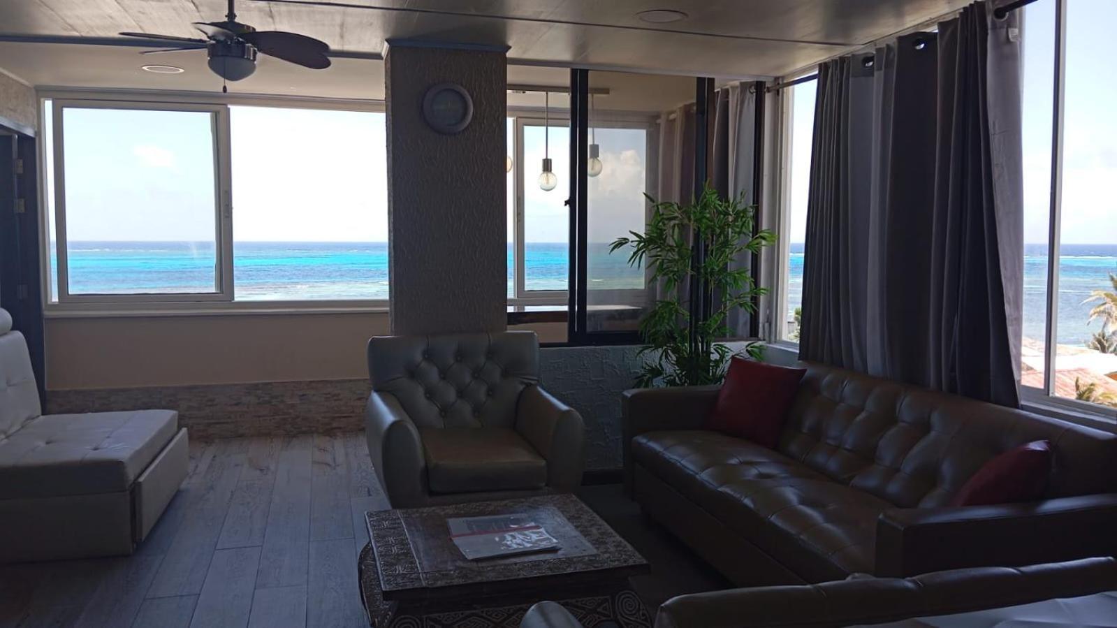 Commodore Bay Club
