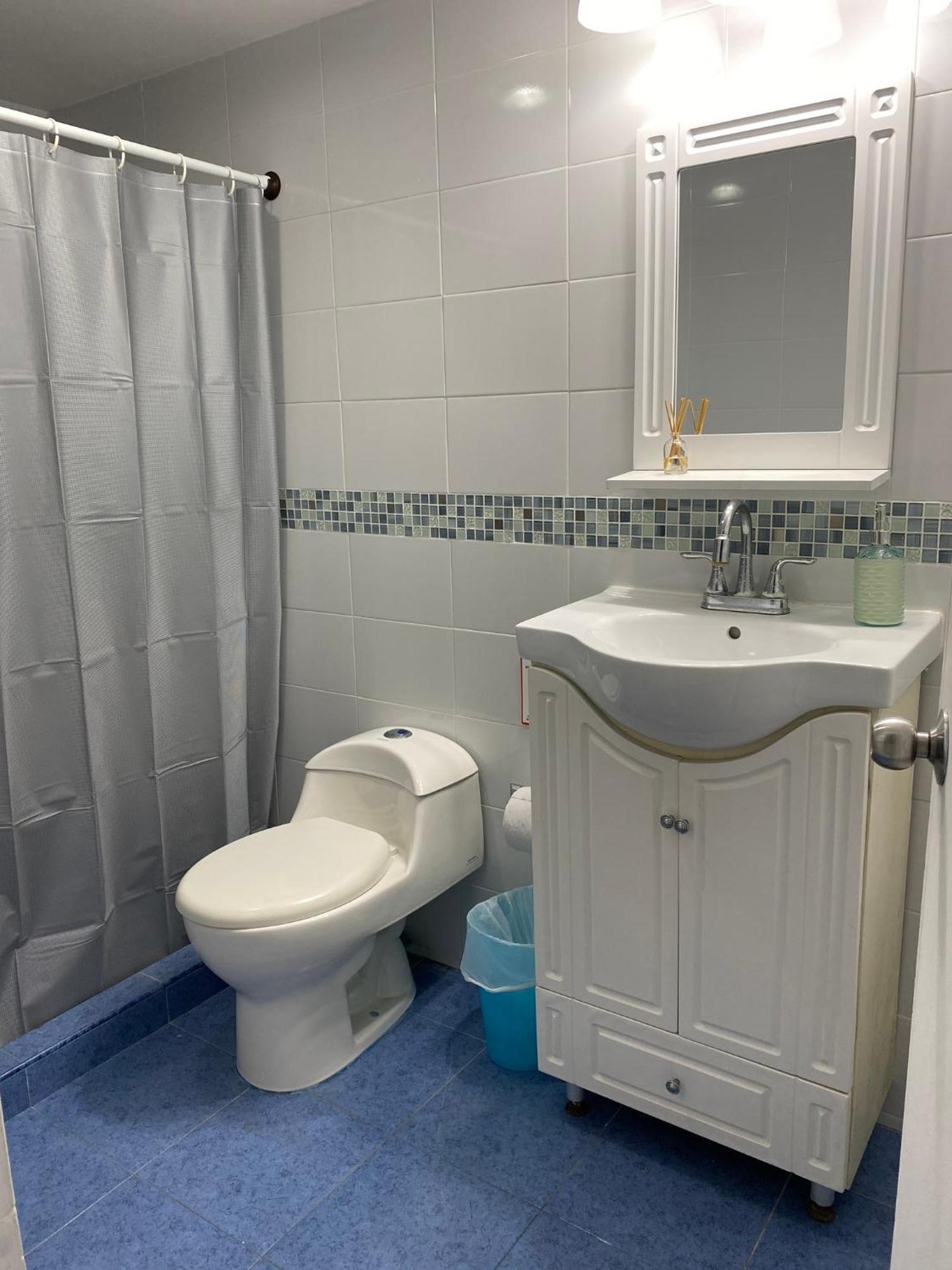 Apartamento Walking Distance To The Beach, Restaurants, And Shops
