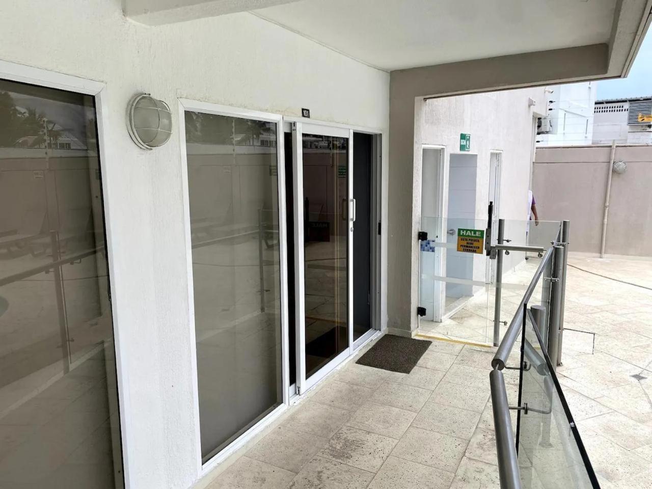 Apartamento Reef Aptos 1 Cuadra De La Playa San Andrés