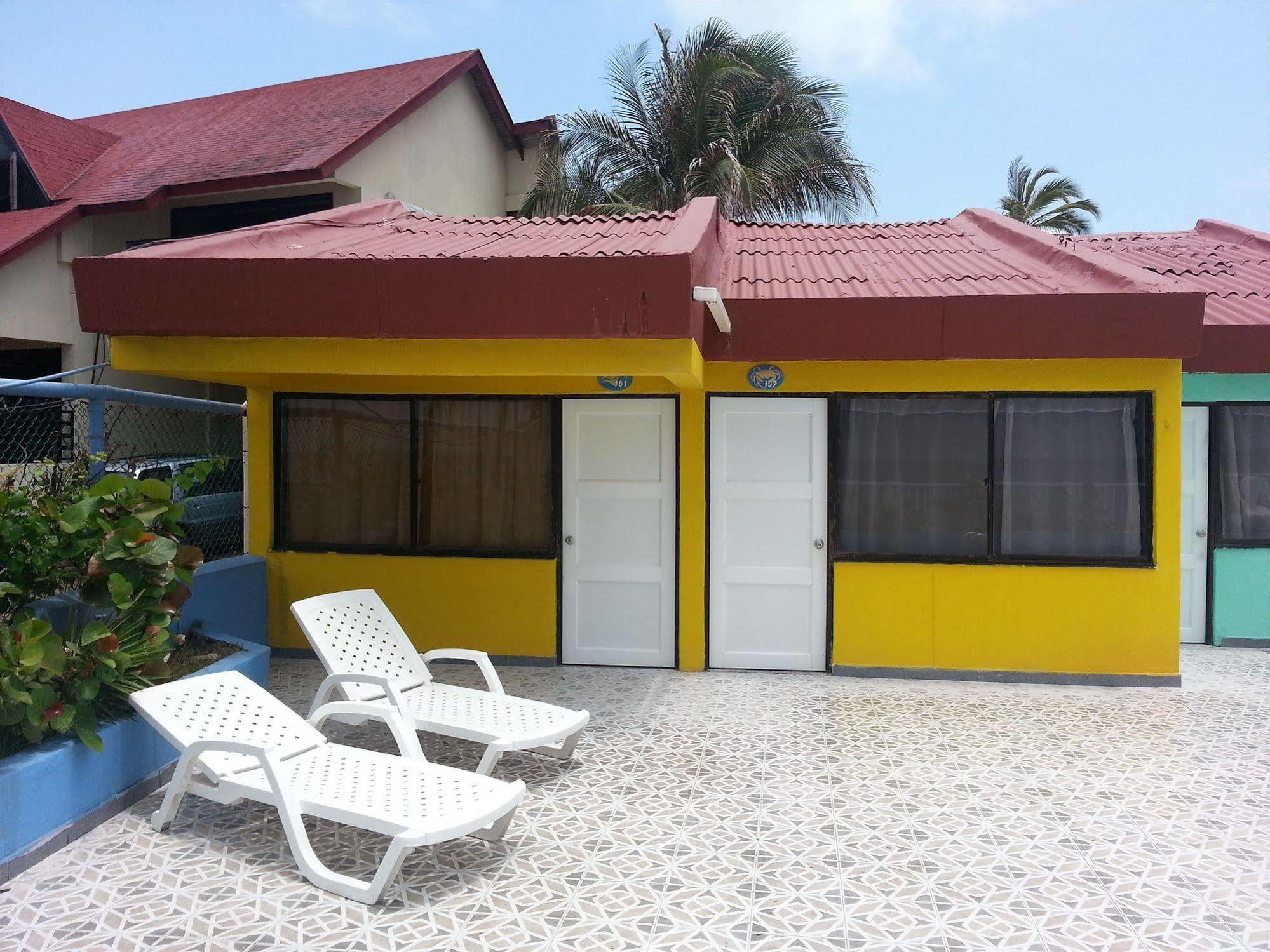 Hotel On Vacation Blue Reef