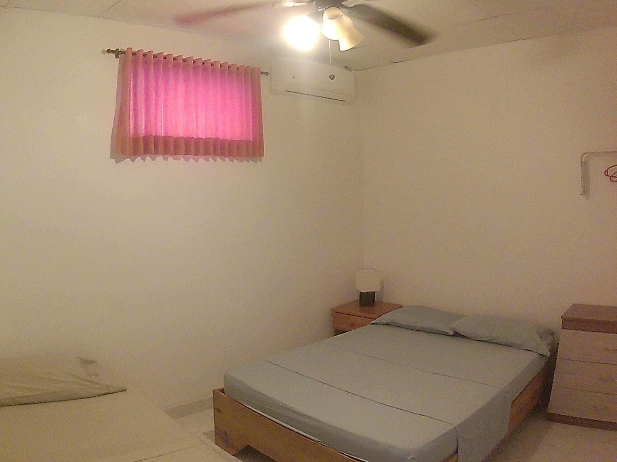 Rocky Cay Bay Apartamento *