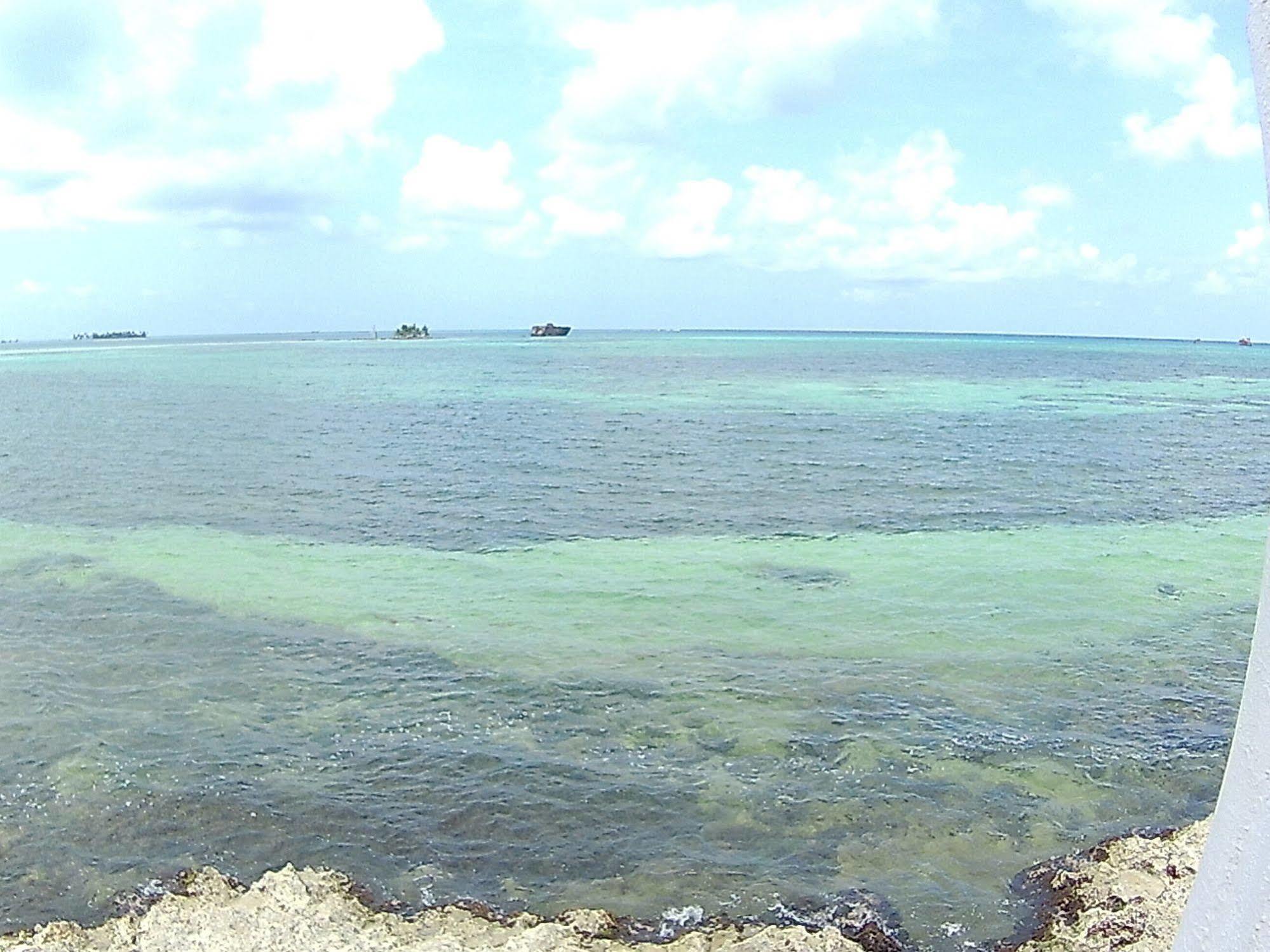 Rocky Cay Bay