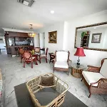Apartamento con Vista al Mar en Sunrise