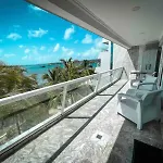 Apartamento con Vista al Mar en Sunrise