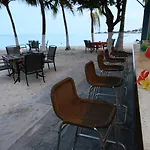 Hotel Cocoplum Beach