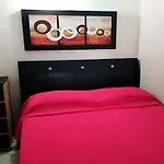 Apartamento Pequeno Frente A La Playa Principal