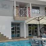 Sea Crab Hostel-Sarie Bay