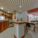 Edificio Bay Point Con Balcon 305