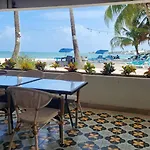 Hotel Cocoplum Beach